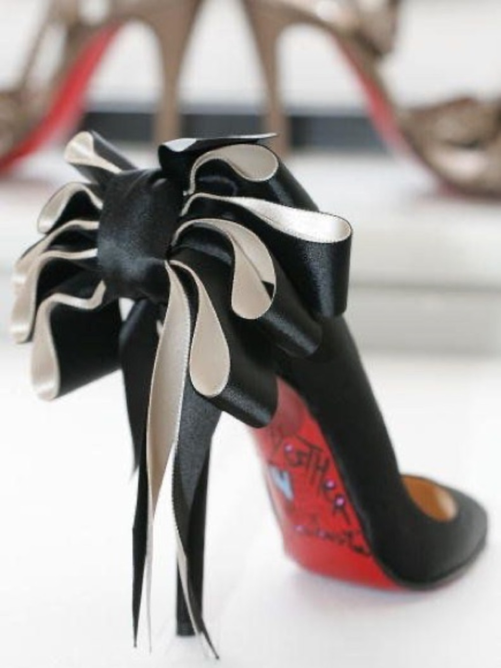 christian louboutin bow heels - Picture 8 of 9